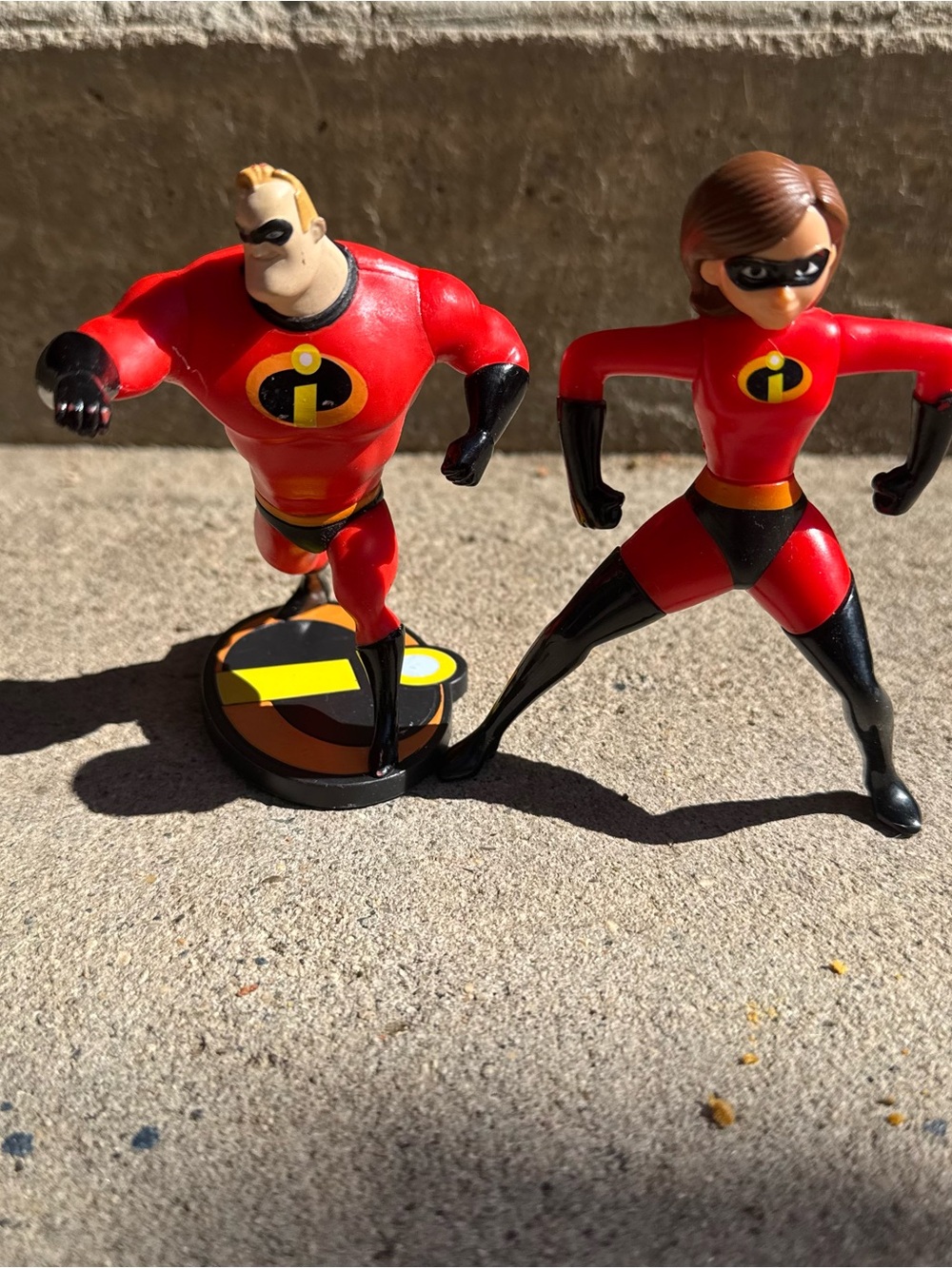 2018 McDonald’s The Incredibles Toys Mr. Incredible & Elastigirl